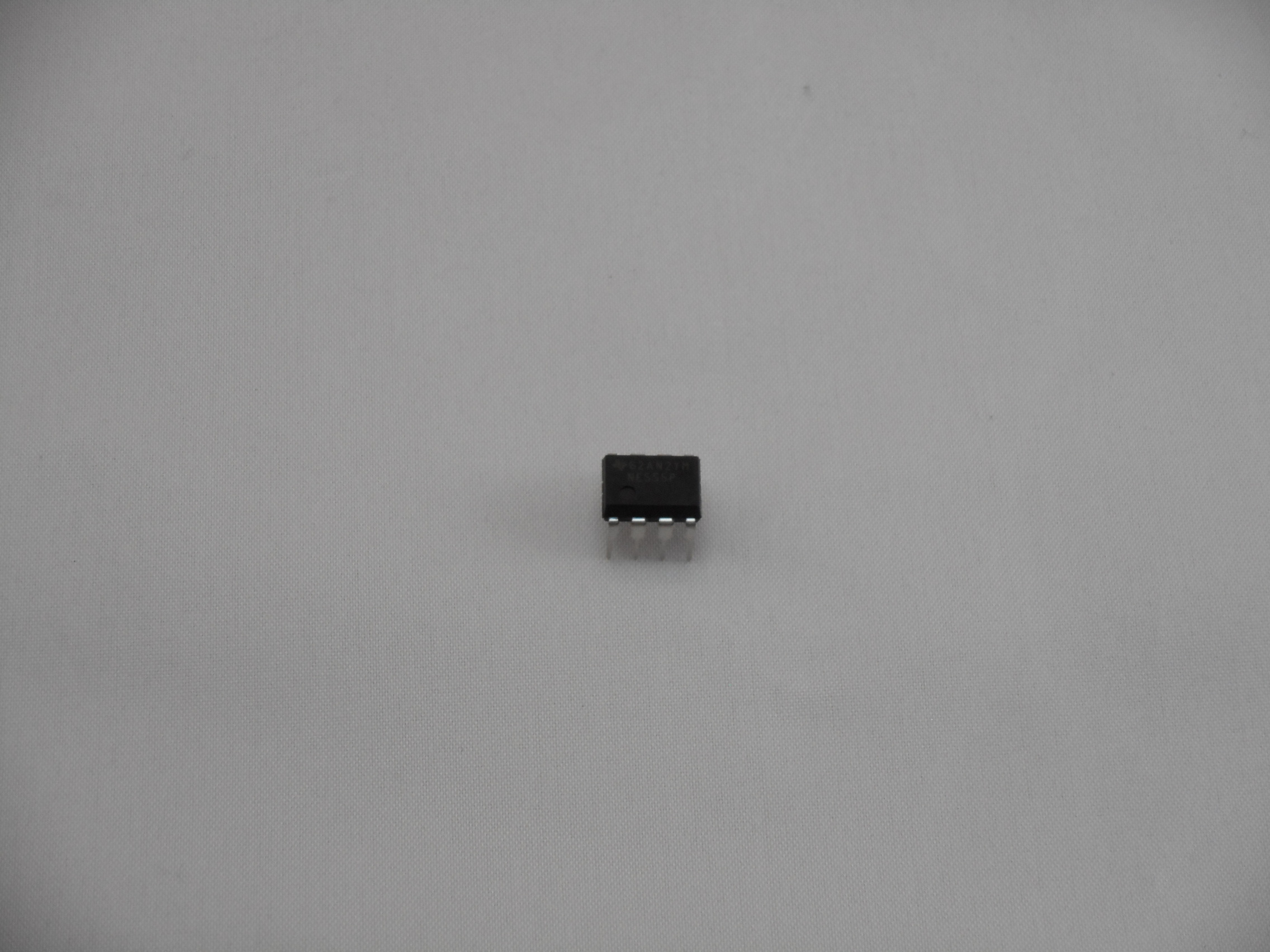 NE555 / LM555 Precision IC Timer DIP-8 Package