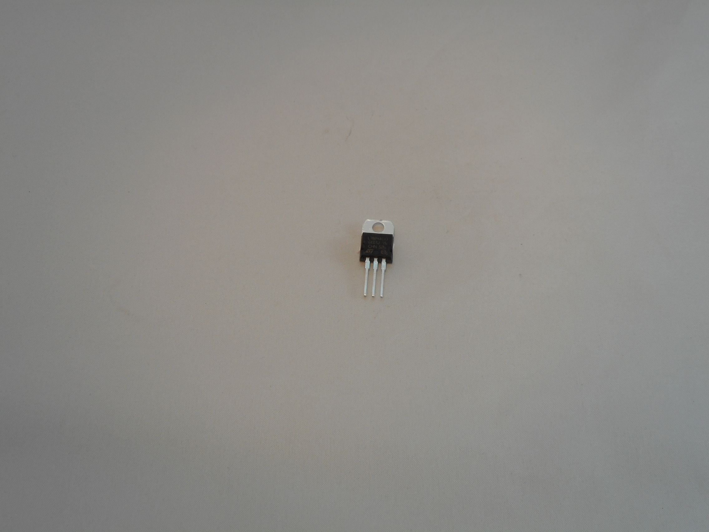 7824 Voltage Regulator