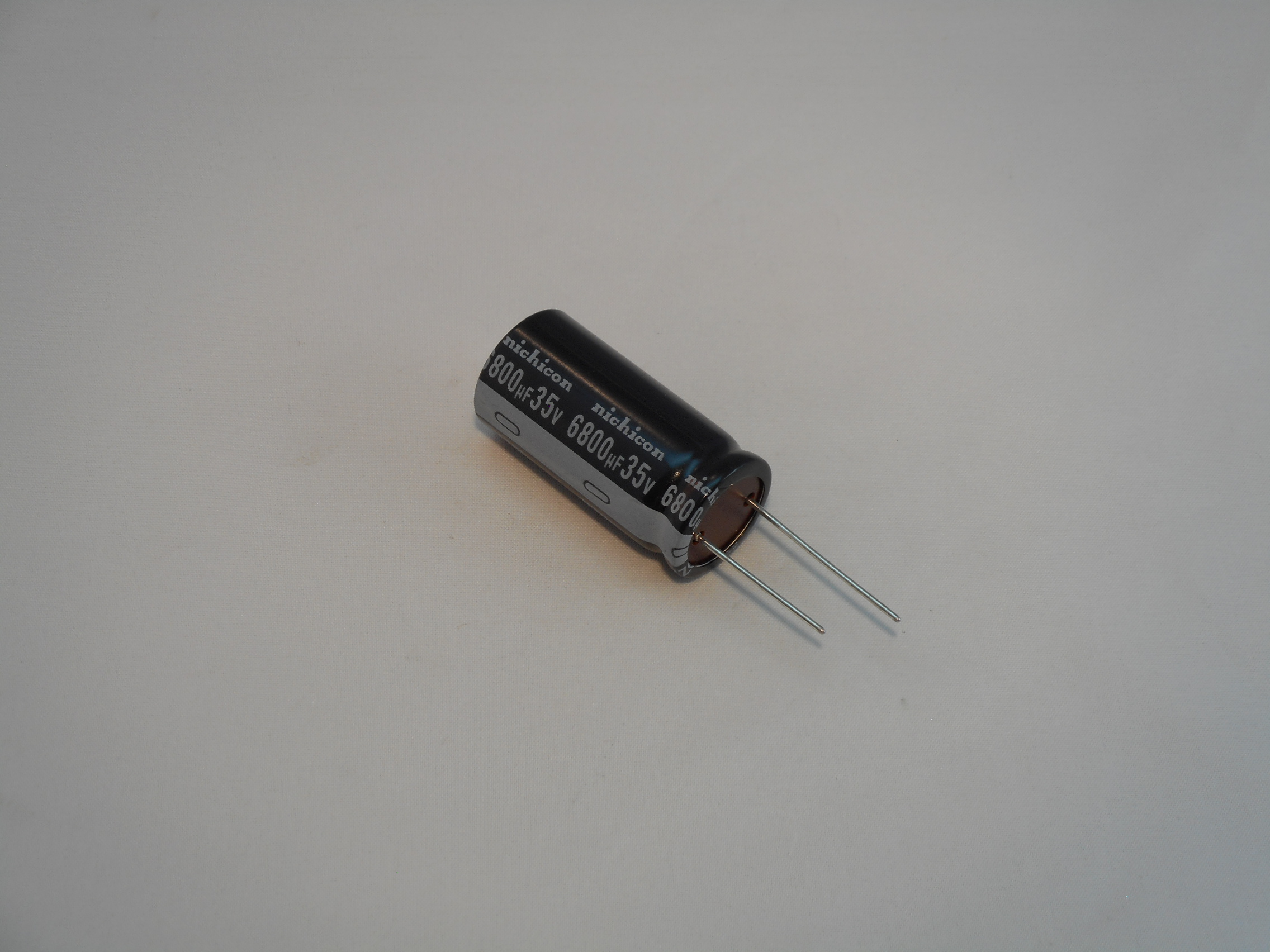 6800uF 35V Nichicon 105C Radial Capacitor