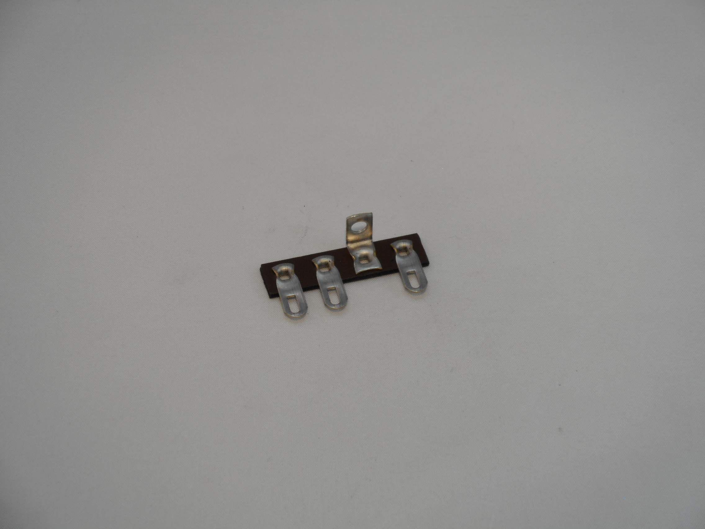 4 Position Standard Lug Terminal Strip With Mounting Bracket (MP1005)