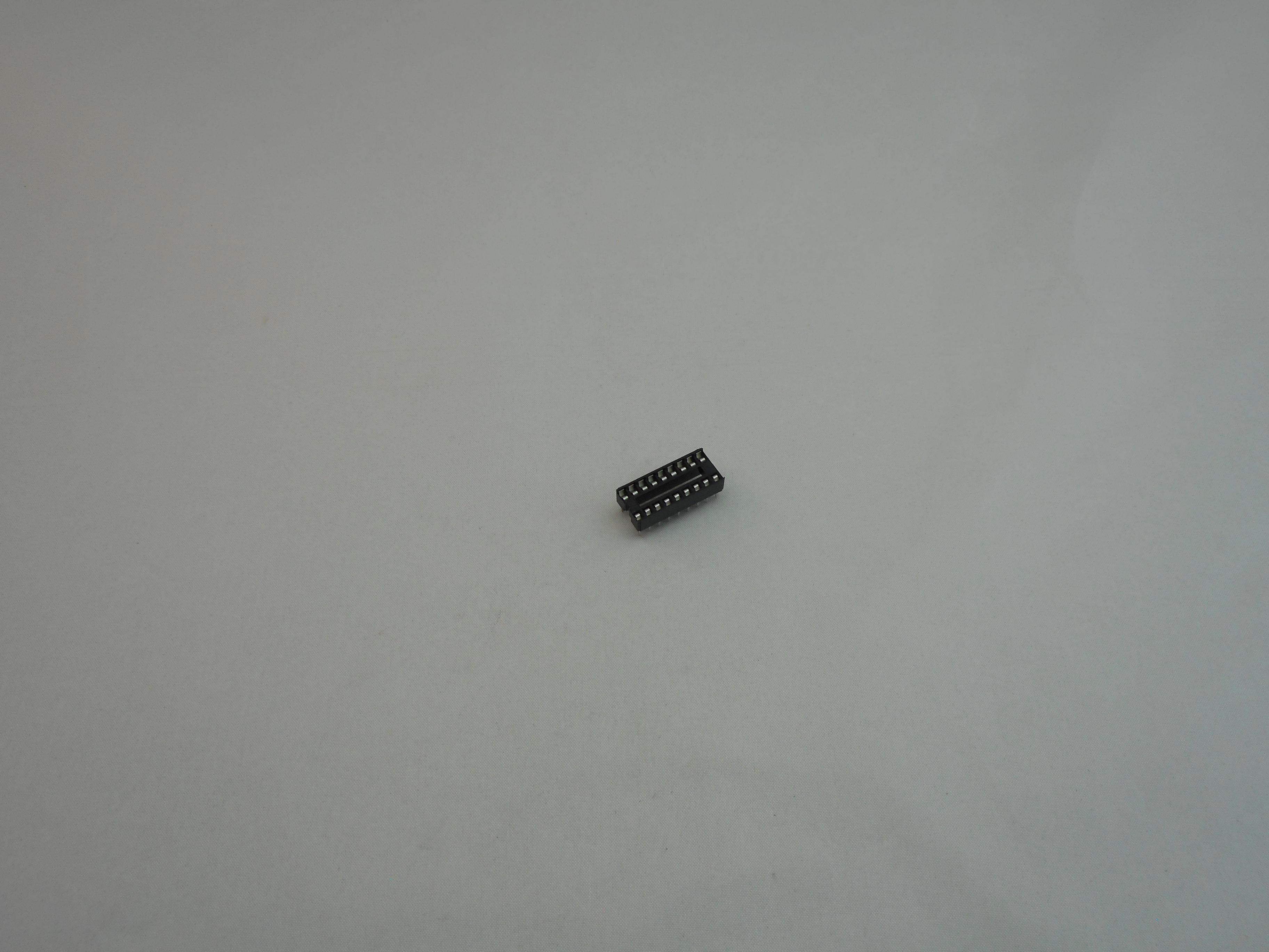 18 Pin Dual Wipe .3″ Socket