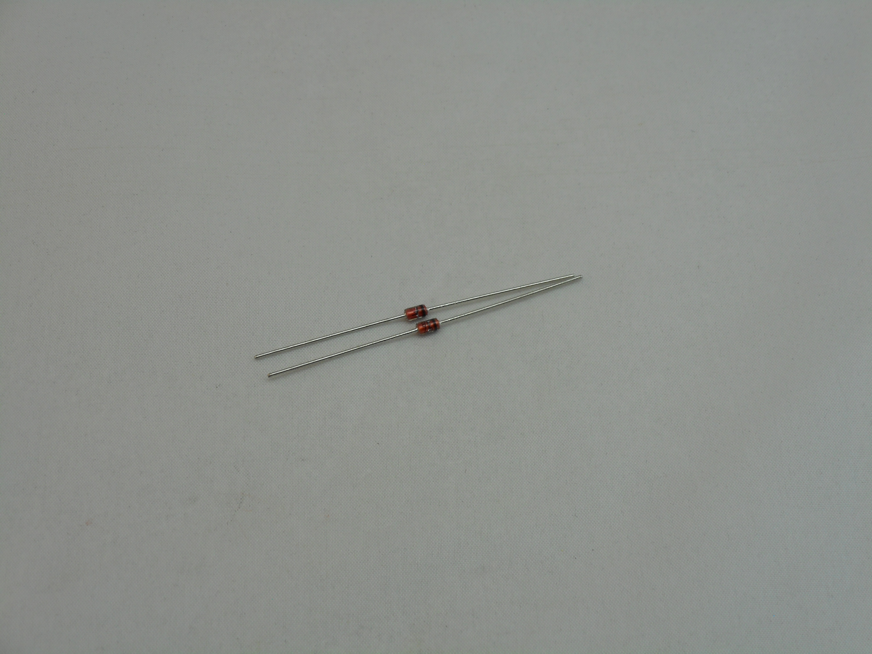 1N4738 (2 Piece Package) (D1007)