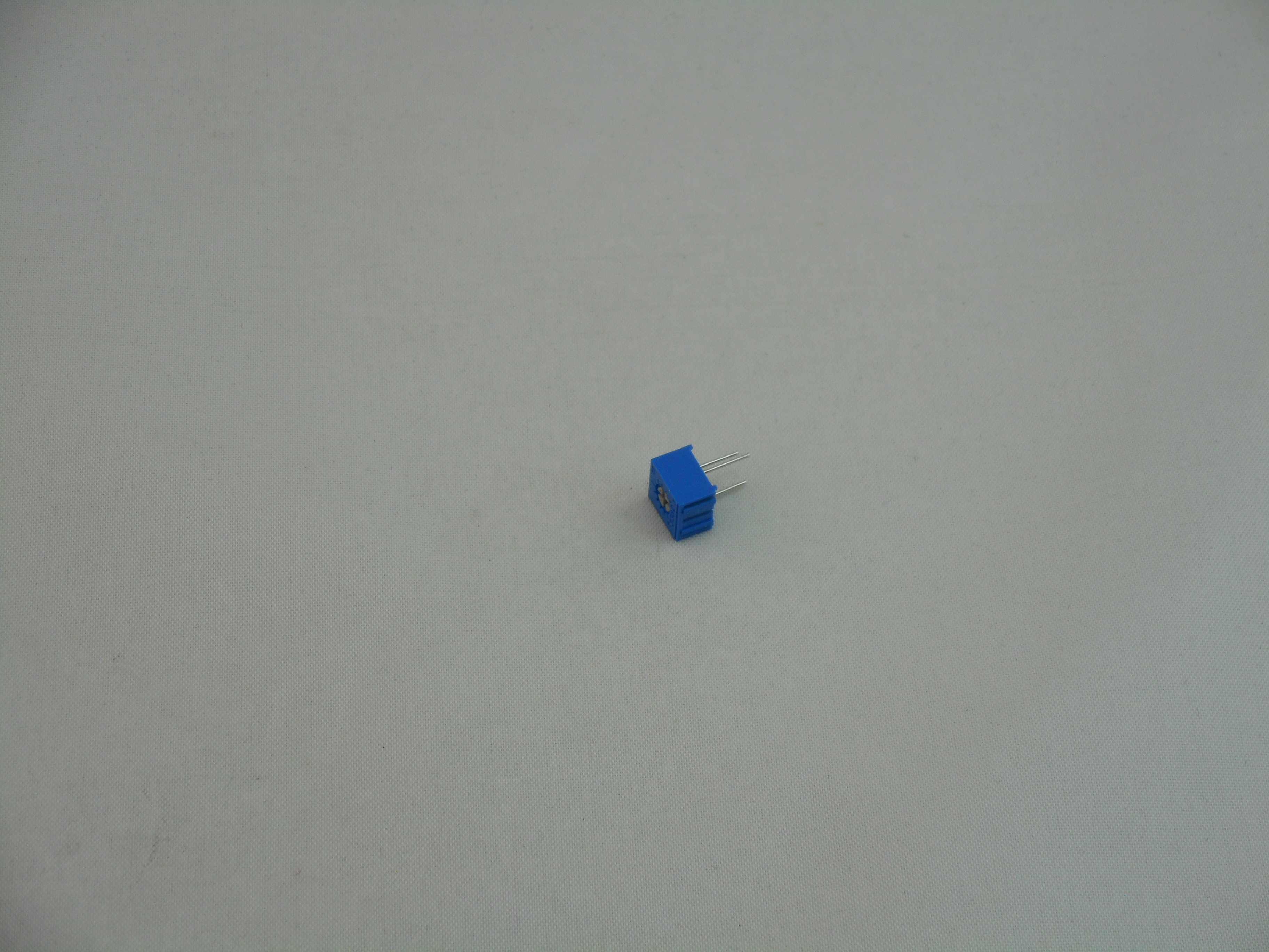 2K OHM TRIMMER POTENTIOMETER (P1075)