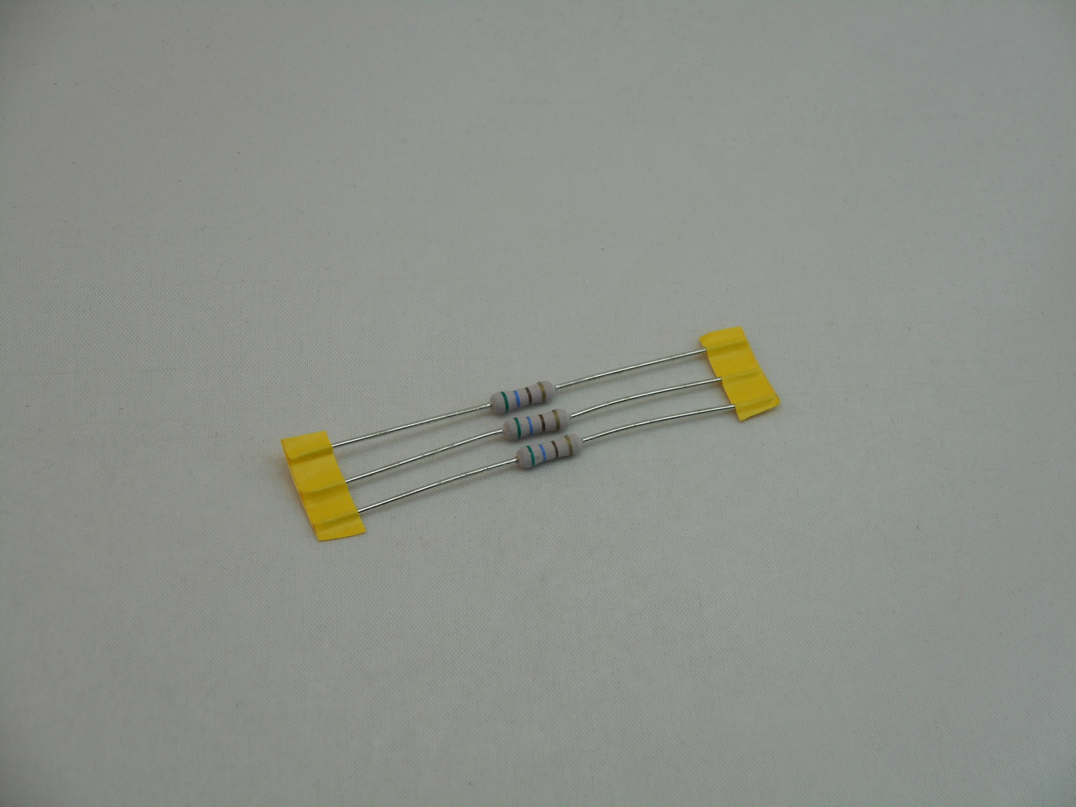 560 OHM 1 WATT METAL OXIDE POWER RESISTOR (3 pieces) (R1060)
