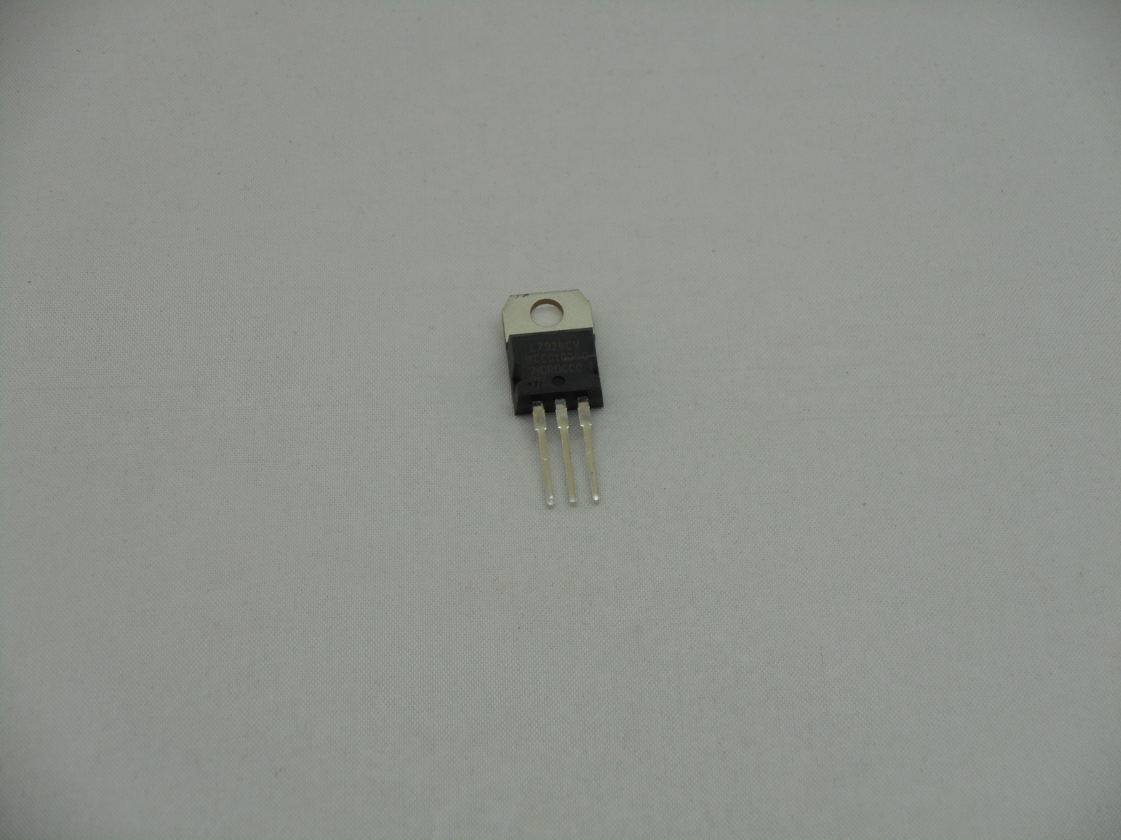 7924 Voltage Regulator