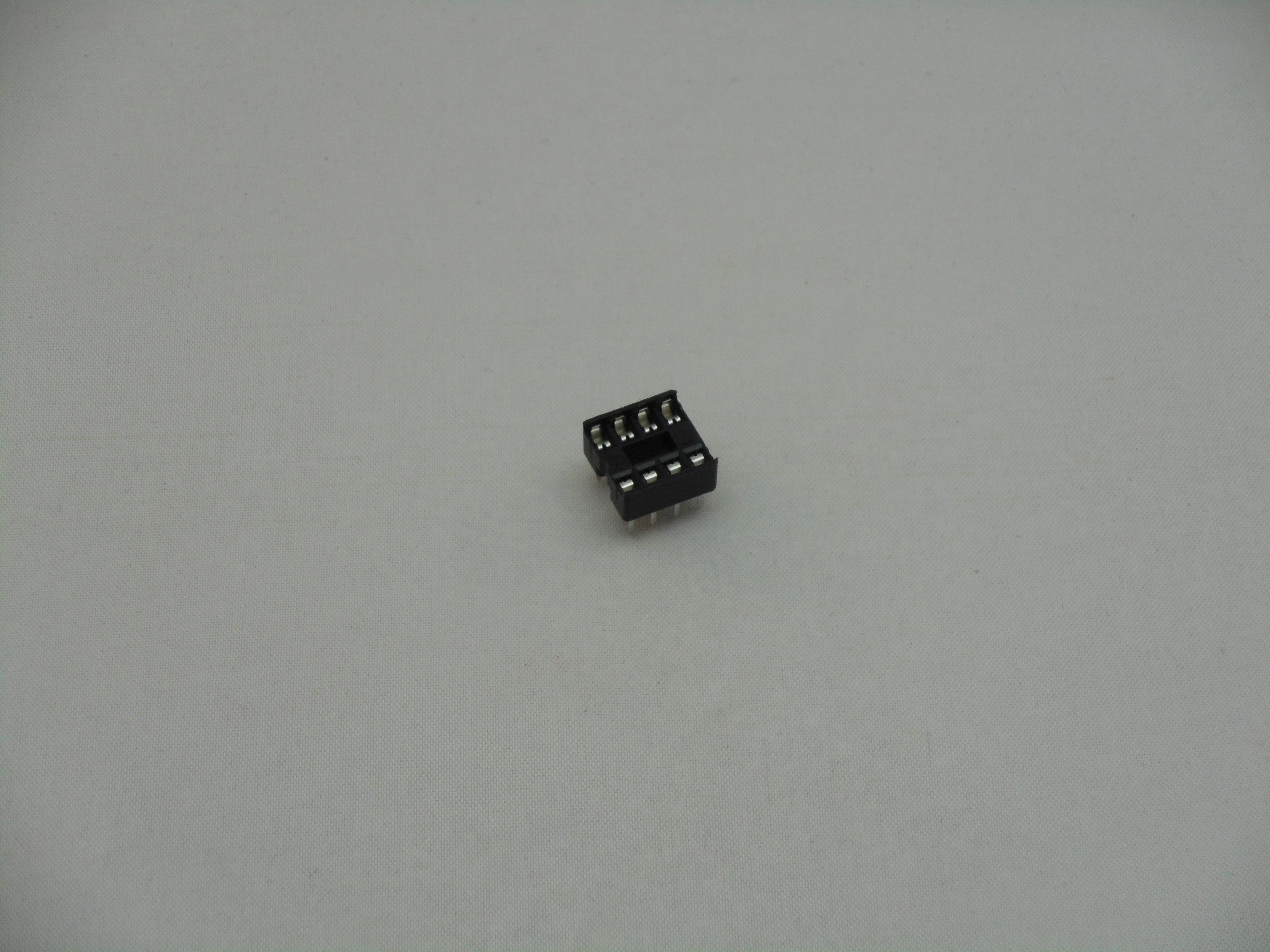 8 Pin Dual Wipe .3″ Socket