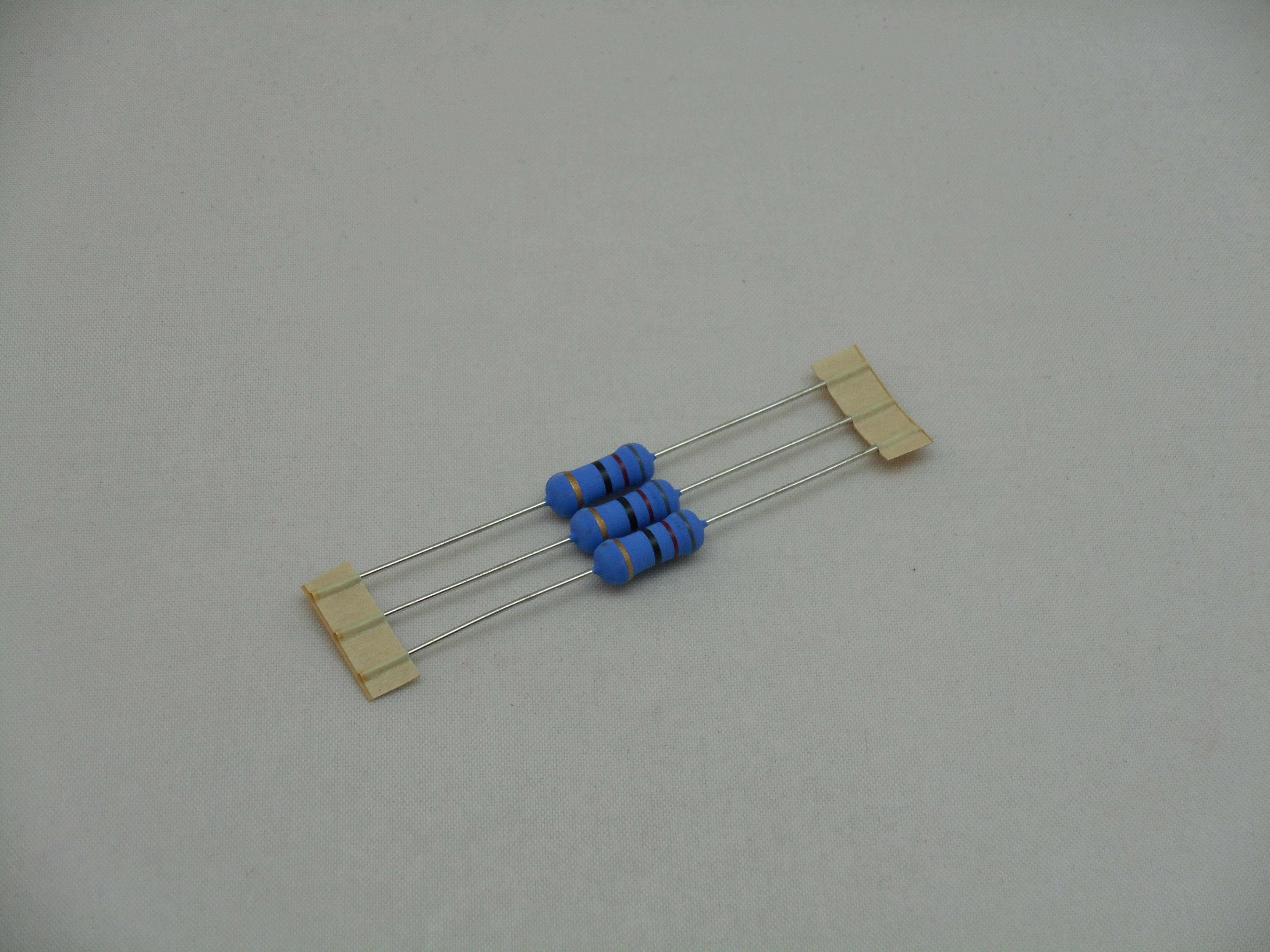 82 OHM 2 WATT Metal Oxide Power RESISTOR (3 pieces) (R1026)