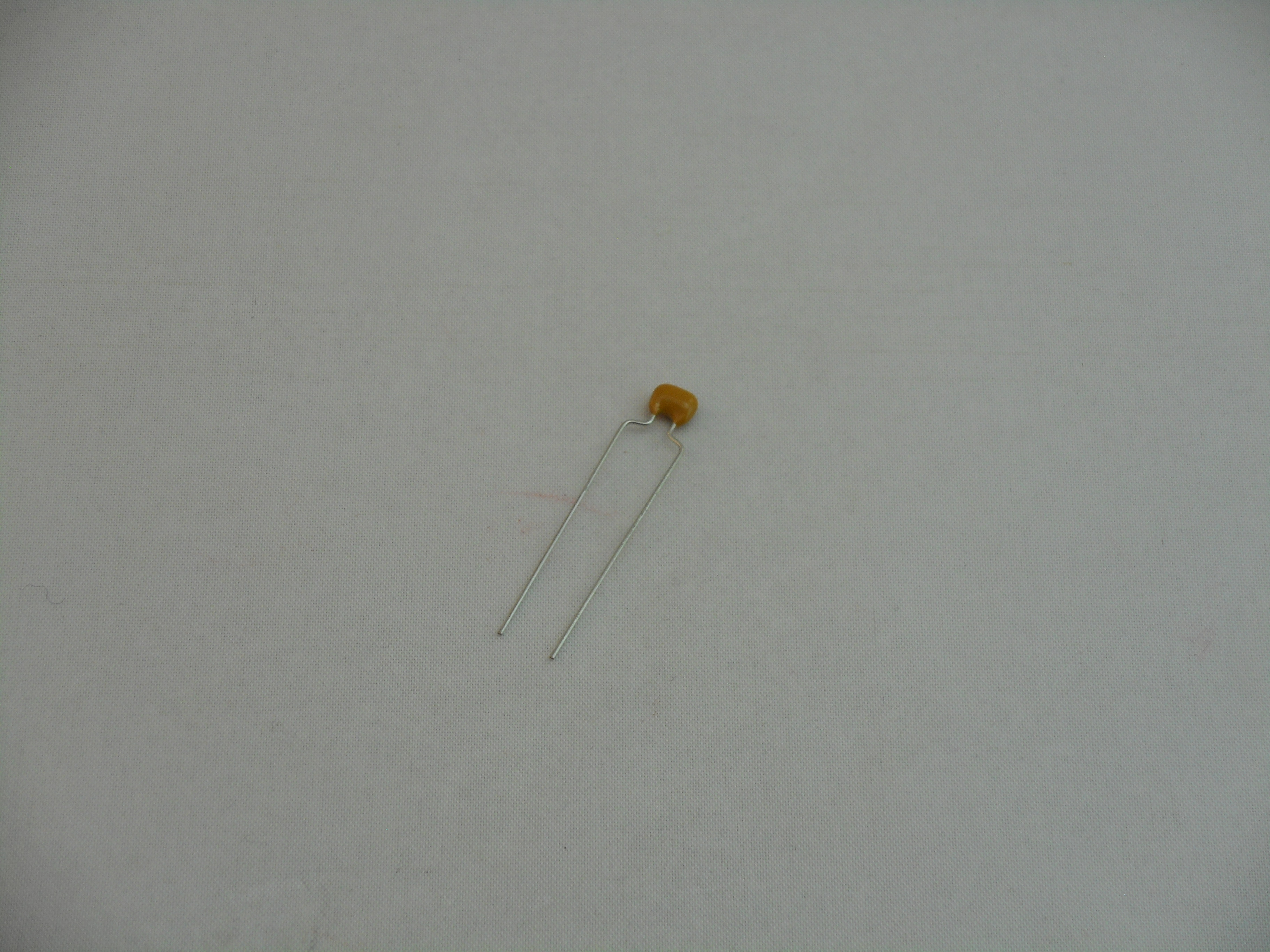 .1uF 100V Ceramic Disc Capacitor (MC1049)