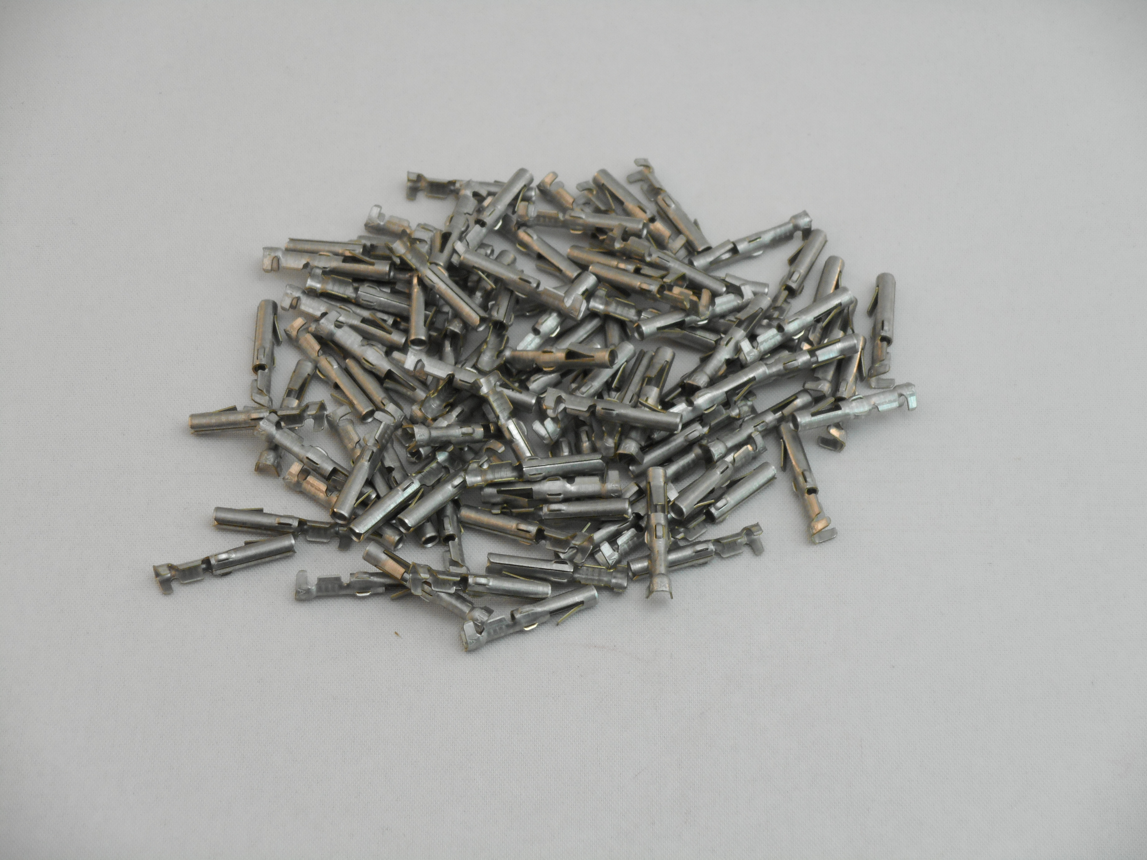 AMP Commercial Crimp Pins Female Socket 18-24 AWG (100 pack) (CF1001)(CF1025)