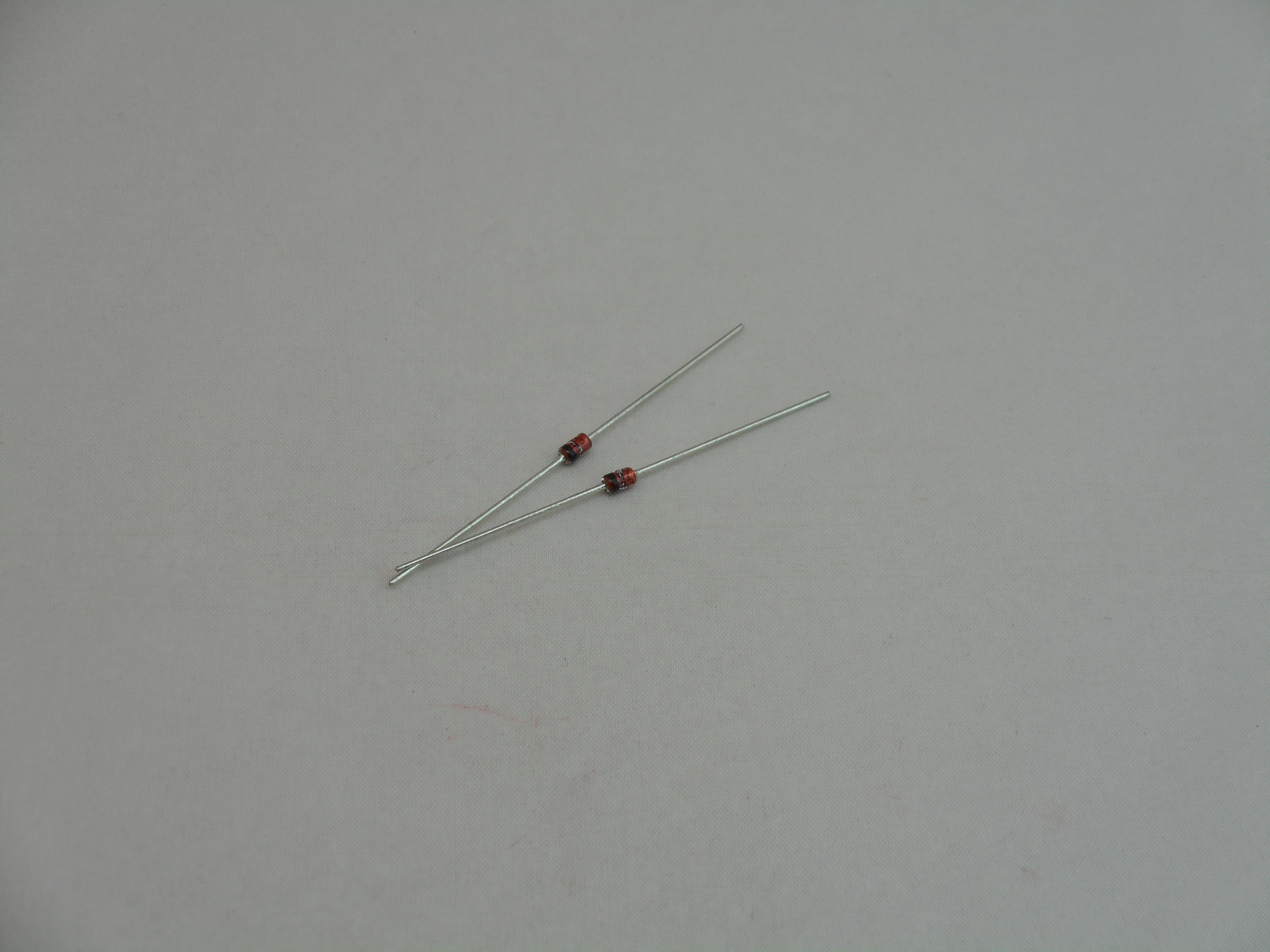 1N4743 (2 Piece Package) (D1027)