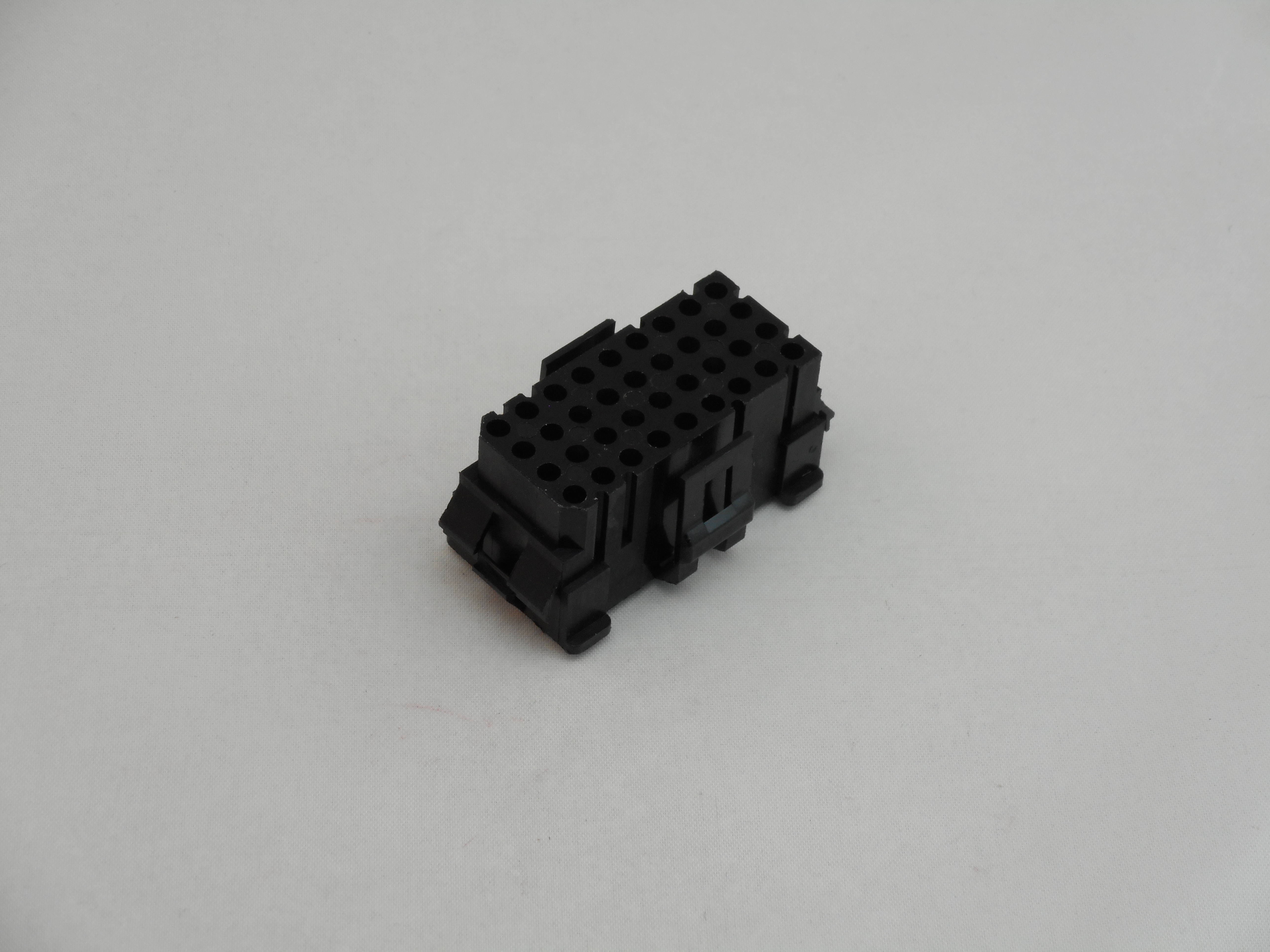 AMP 36 Pin MR Series Male Socket Plug Housing Connector (MR1007)