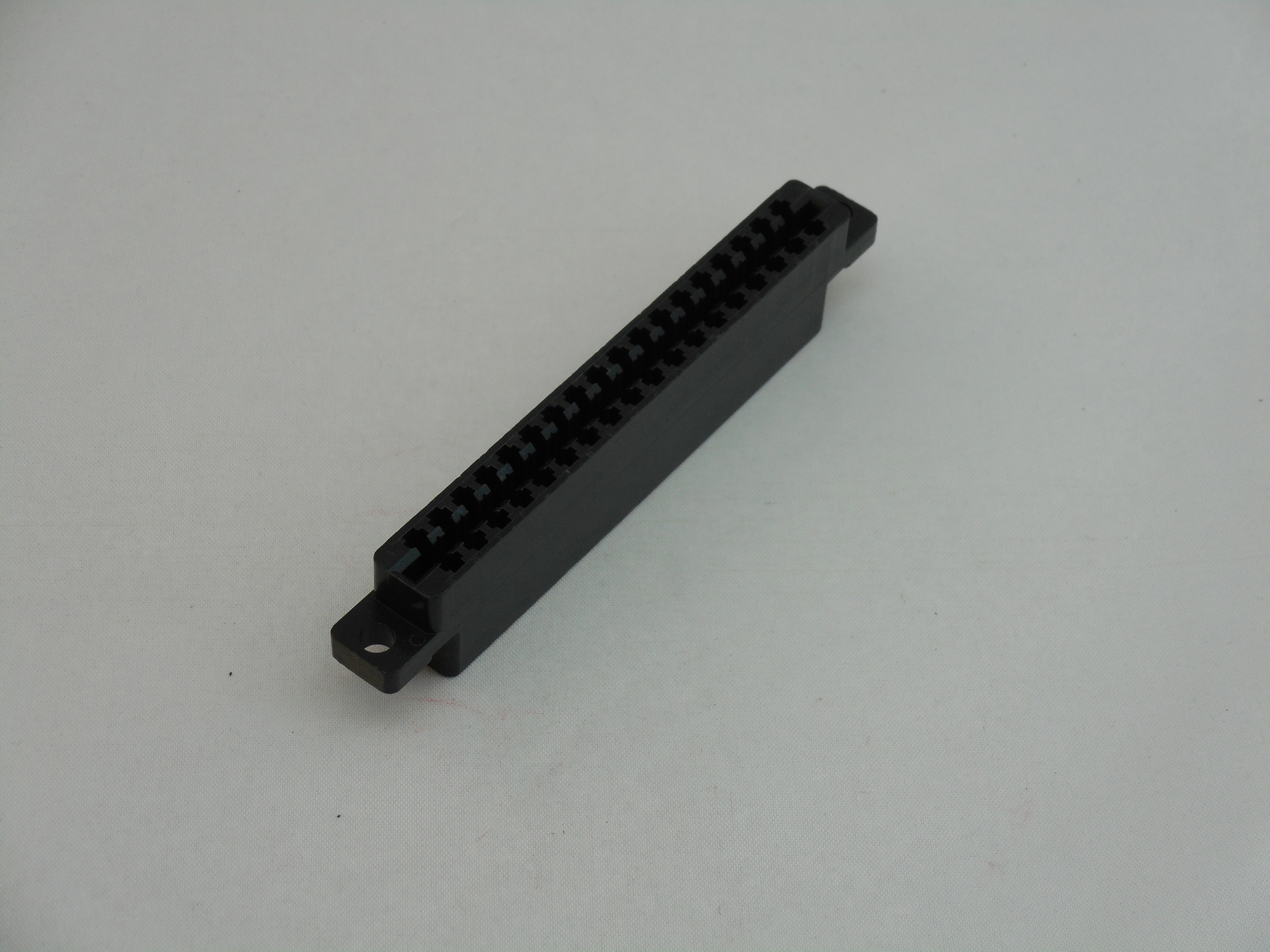 AMP Leaf 18/36 Crimp Pin PCB Edge Connector Housing W/Flange (AD1003)