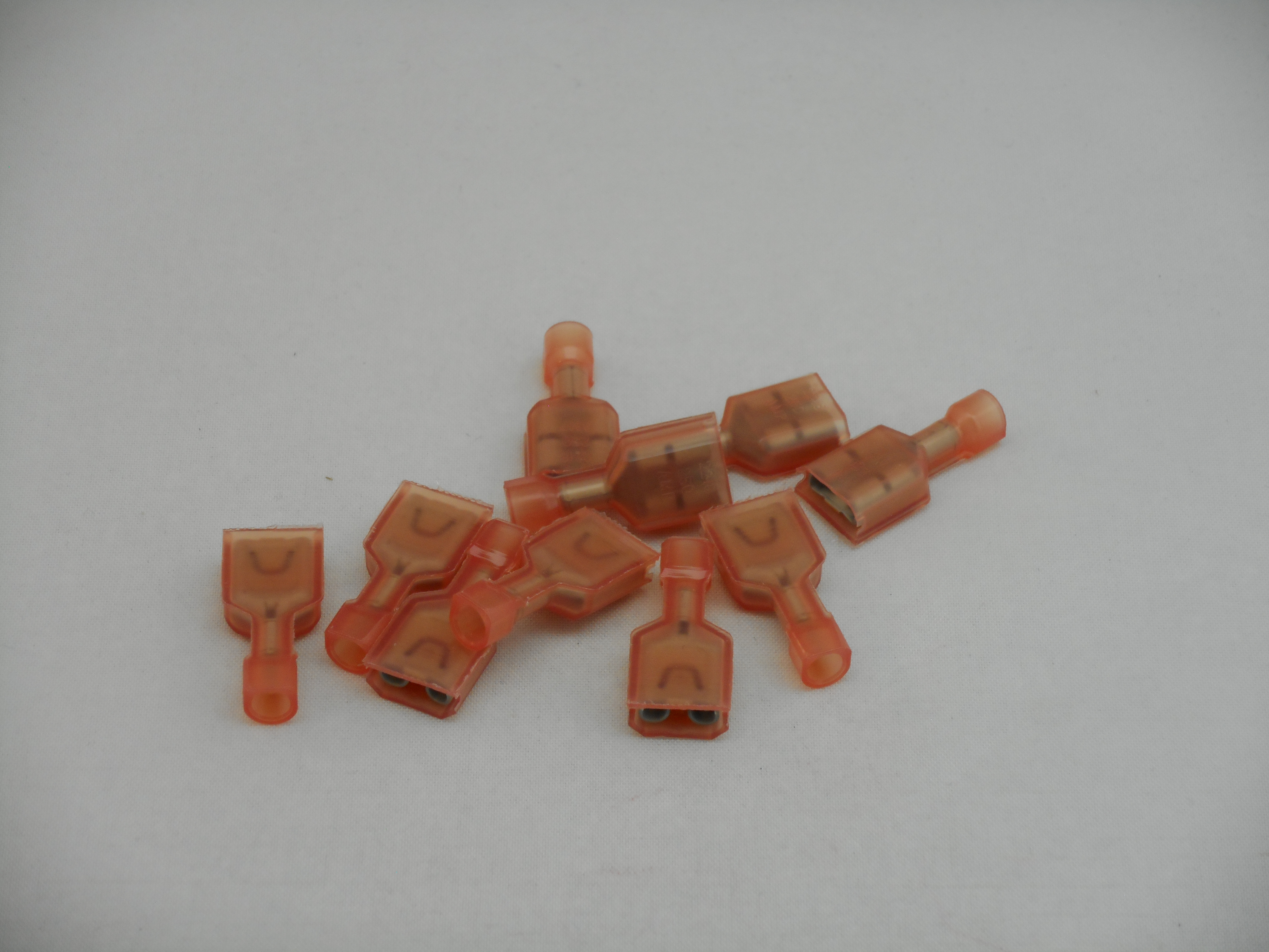 AMP 0.250 Female Quick Disconnects Fully Insulated Red (10 Pieces) (QD1000)