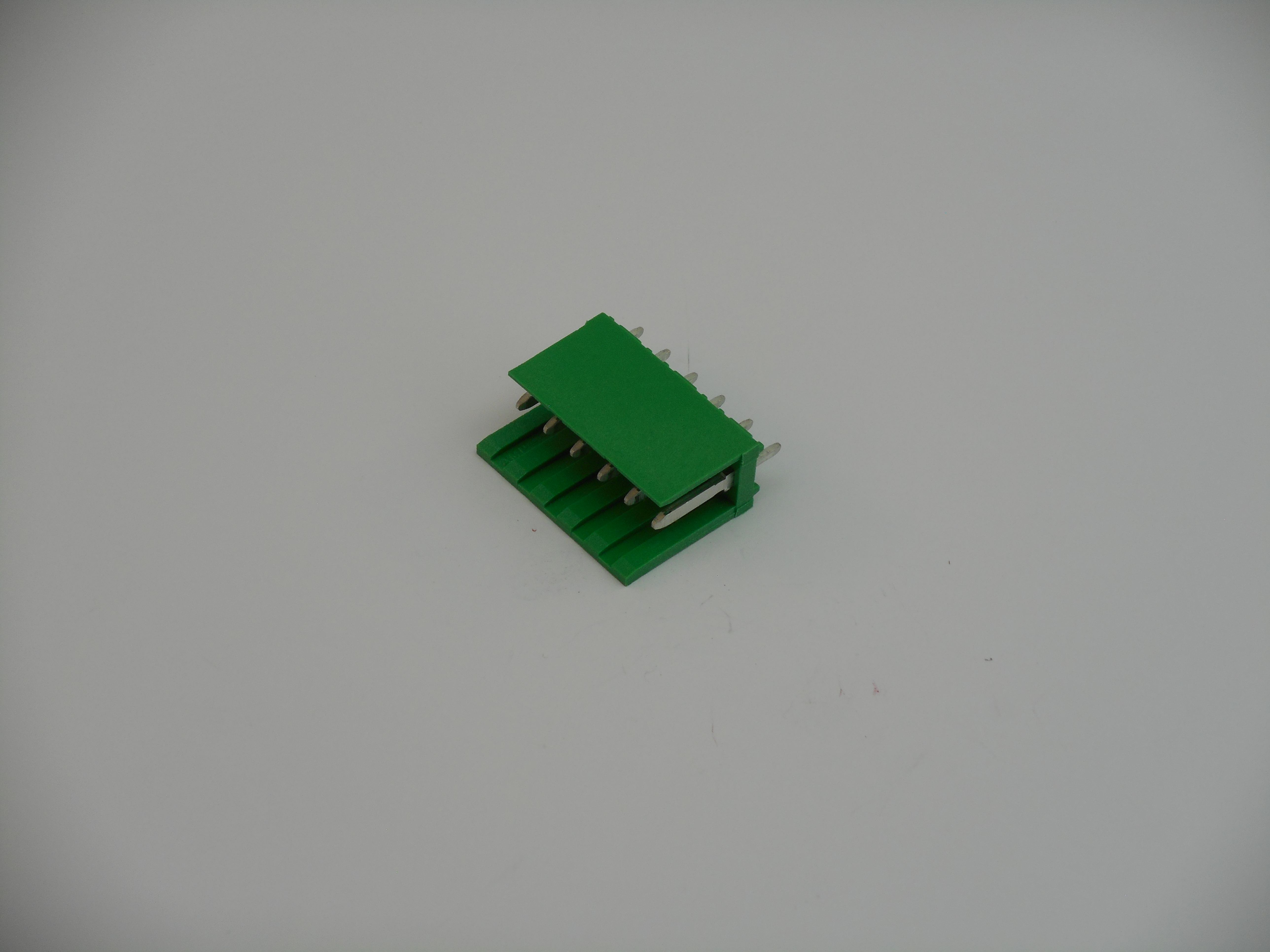 6 Circuit AMP MODU Shrouded Vertical Header (AM1003)