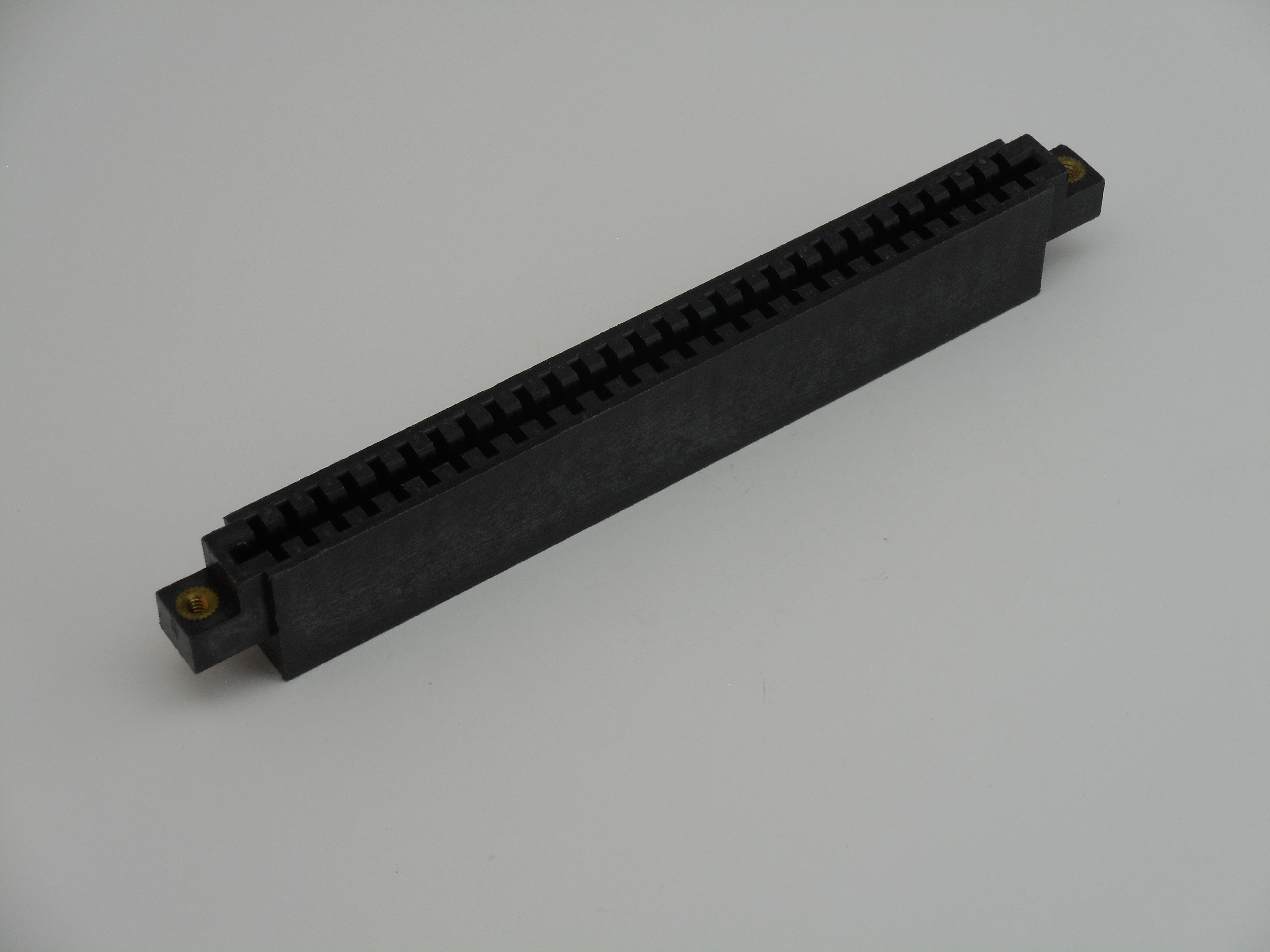 AMP Twin-Leaf 28/56 Crimp Pin PCB Edge Connector Housing W/Flange (CK1000)