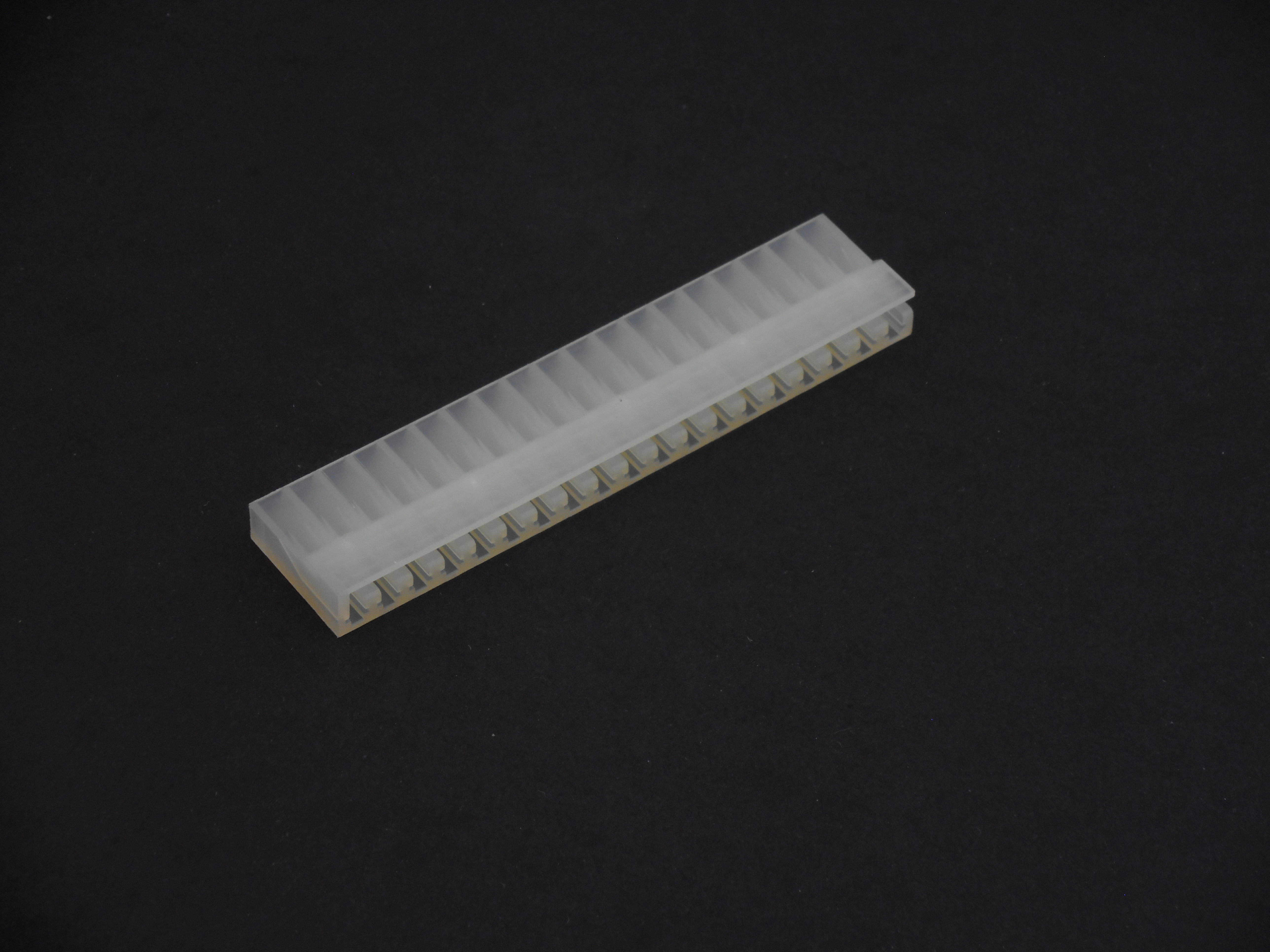 AMP 19-Pin Bifurcated Leaf Single-Sided Edge Connector Housing (AS1012)